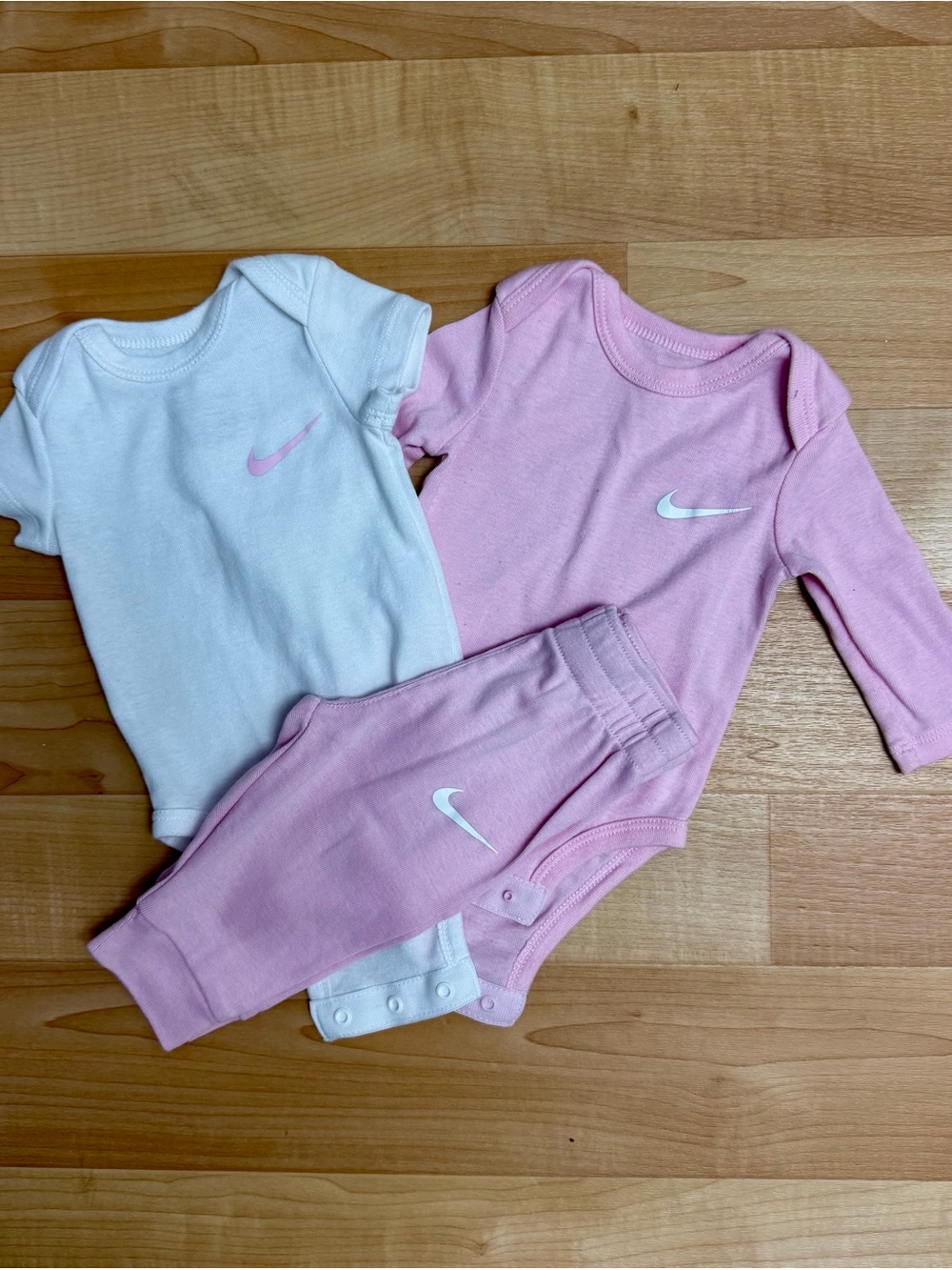 Nike Baby Girl 3pc Set White Pink Bodysuits Joggers 3M